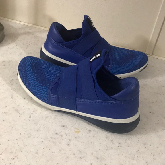 ecco intrinsic 2 slip on